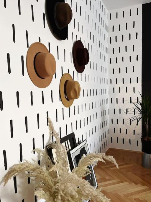 Modern & Rustic Apartment - City Center. Pristina Exterior foto