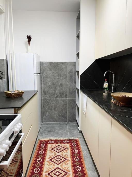 Modern & Rustic Apartment - City Center. Pristina Exterior foto